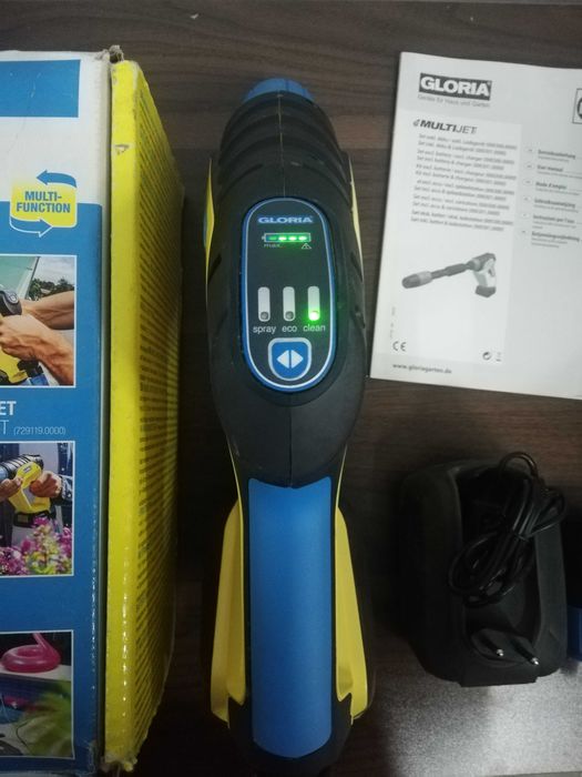 Do Mycia Grobów i Nie Tylko > Karcher Myjka Ciśnieniowa Na Baterie