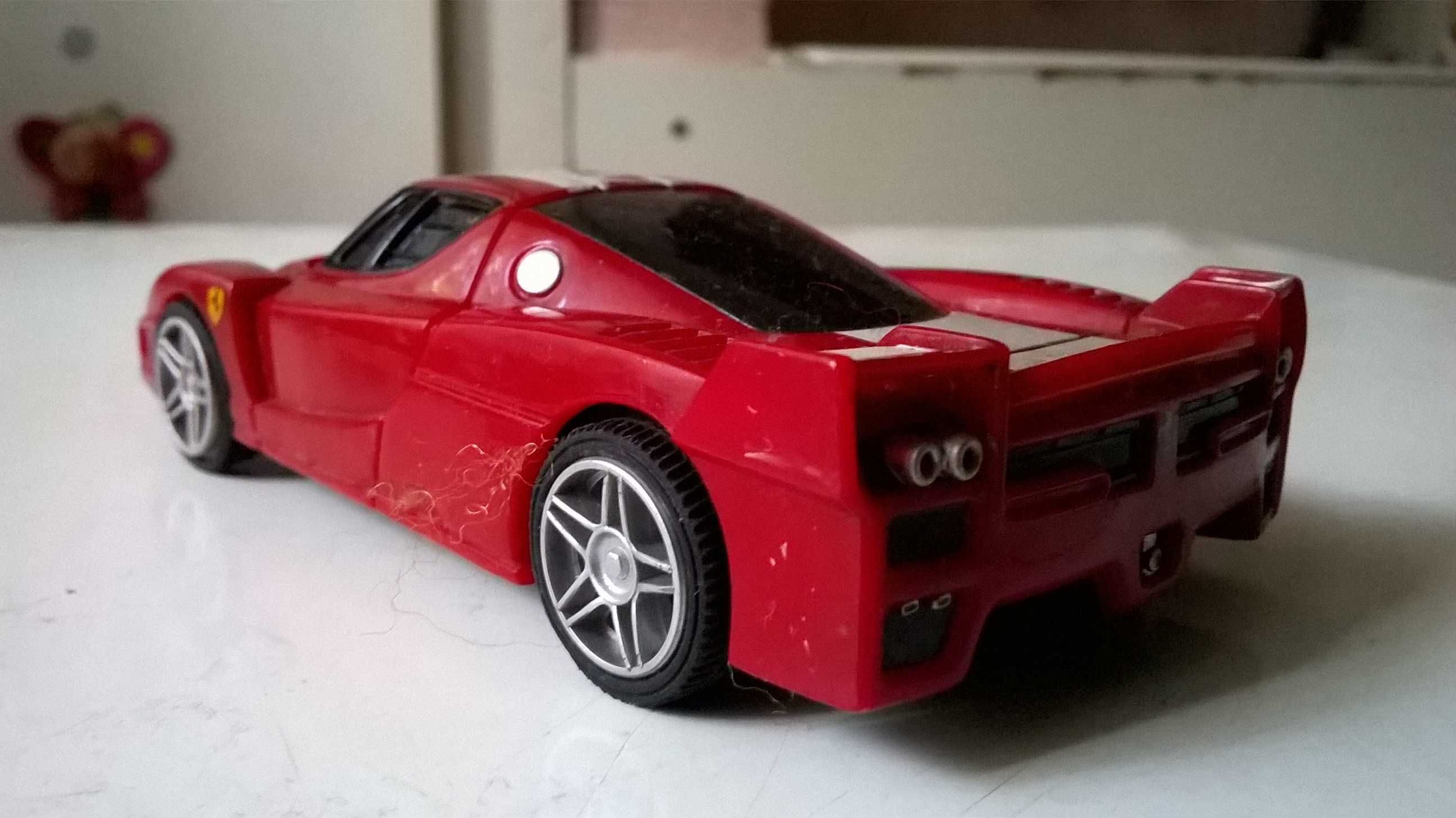 FERRARI FXX model metalowo-plastikowy; skala 1:38