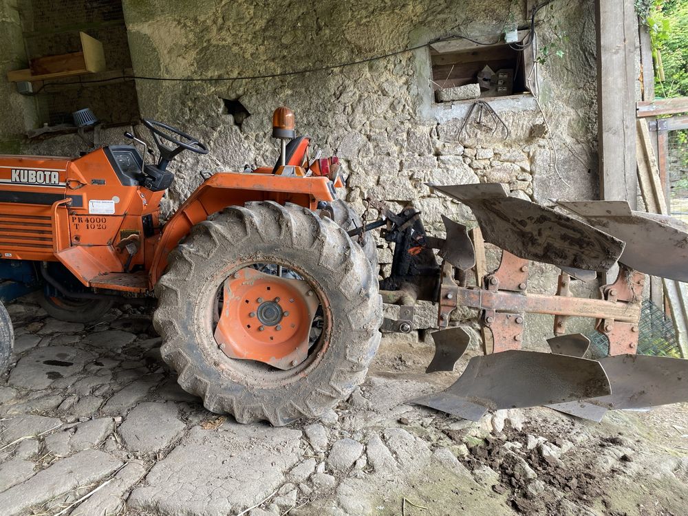 Trator kubota L2550