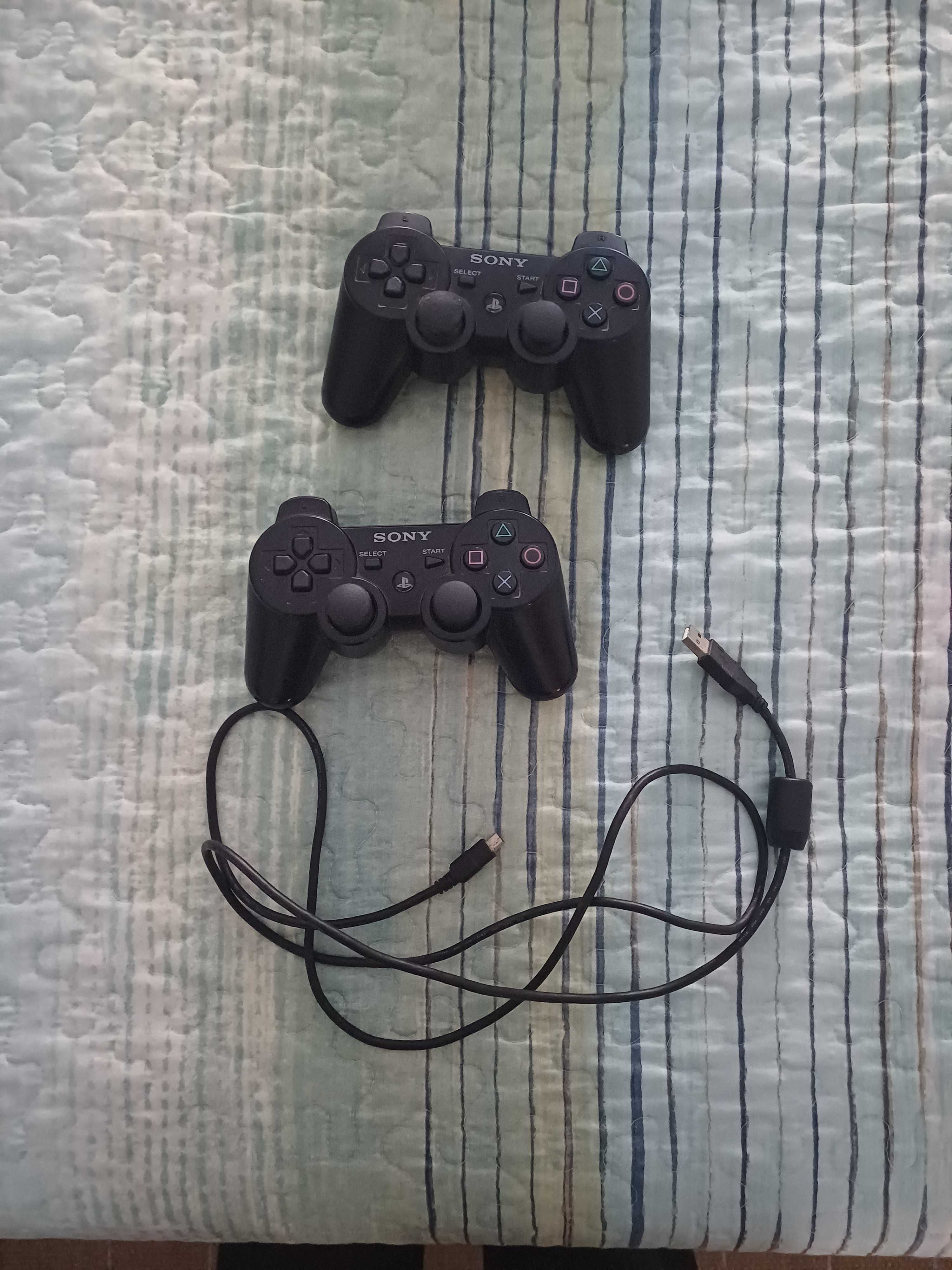 Playstation 3 + 2 comandos+4 jogos