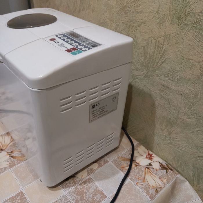 Хлібопічка LG HB-151 JE