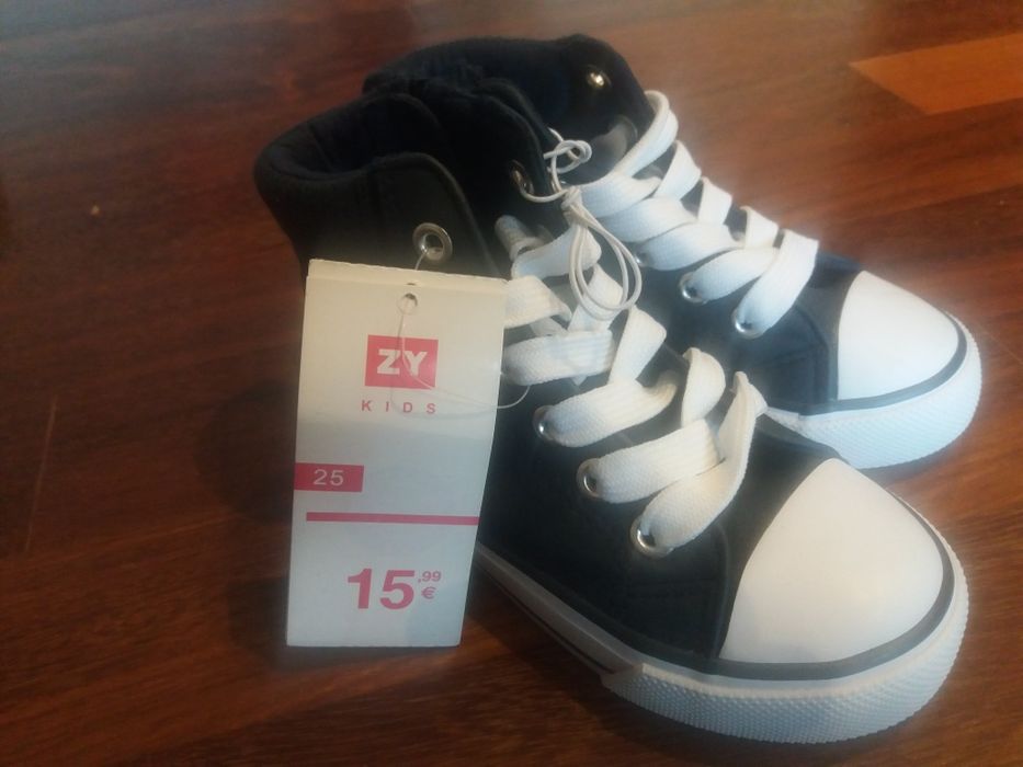 Sapatilhas/bota de criança 24 NOVAS