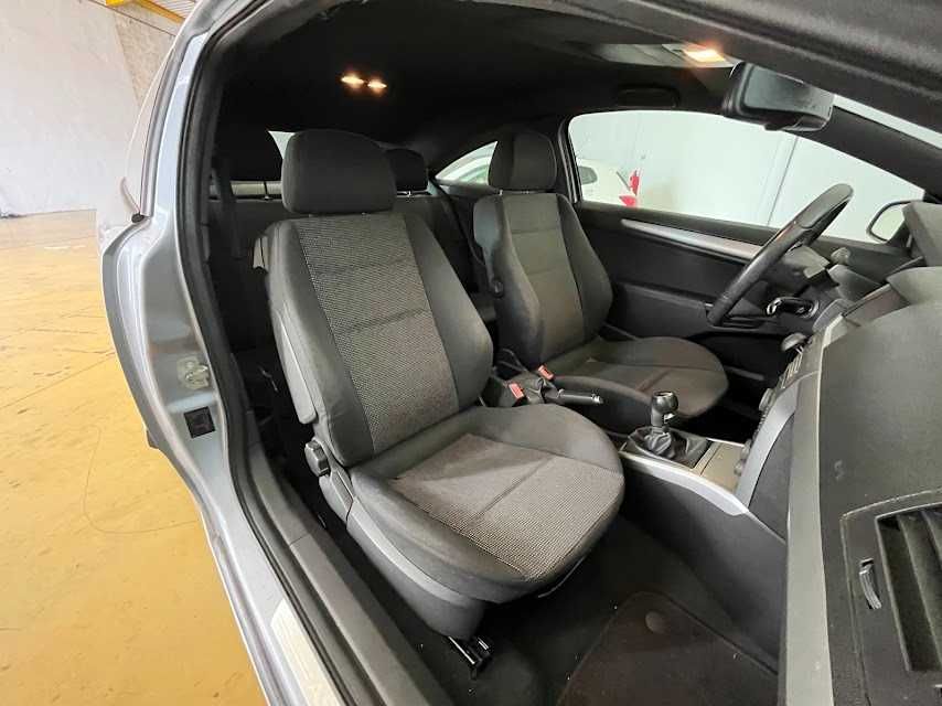 Opel Astra  GTC 5 Lugares