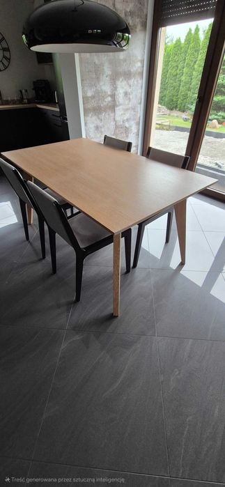 Stół prostokątny.