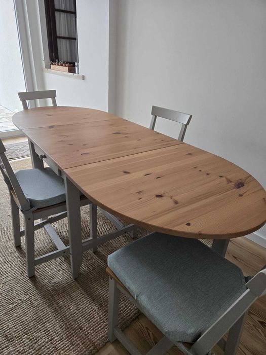 Mesa Cozinha tipo DANDERYD / SKOGSTA (1) e Cadeiras  PINNTORP (4)