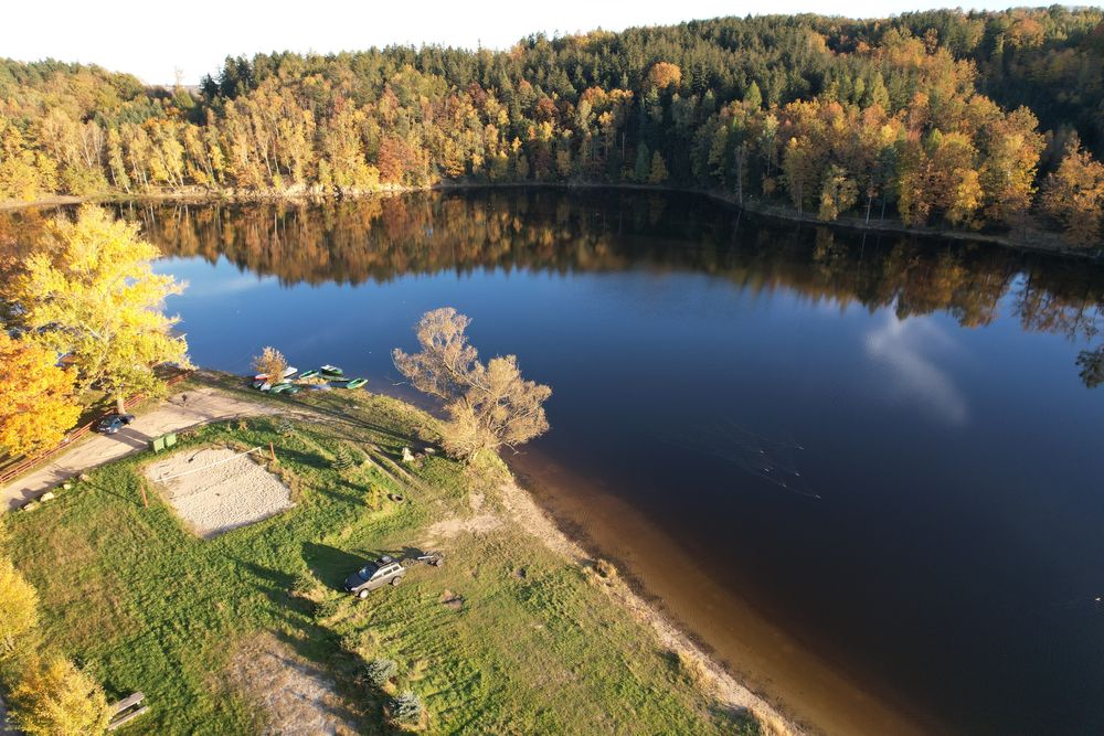 Domki nad jeziorem Złotnickim