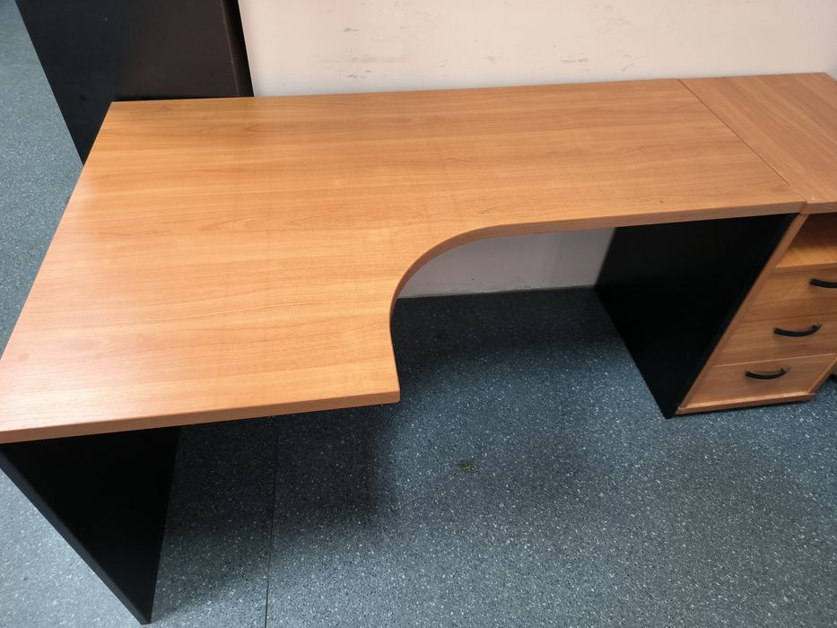 Продам офісний набір меблів