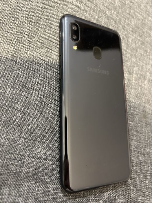 Samsung A20e w dobrym stanie
