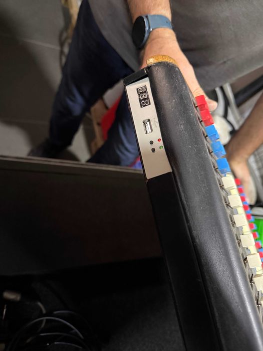 Mesa de Luz Avolites Pearl 2000 c/ Case