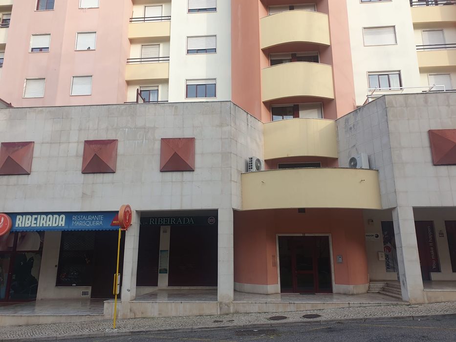 T-3 ribeirada com box ( odivelas )