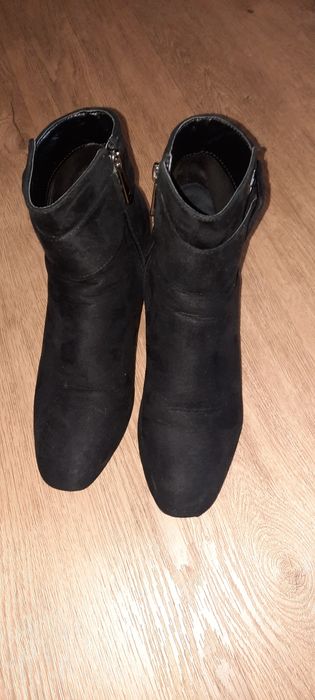 Botas em pele camurça