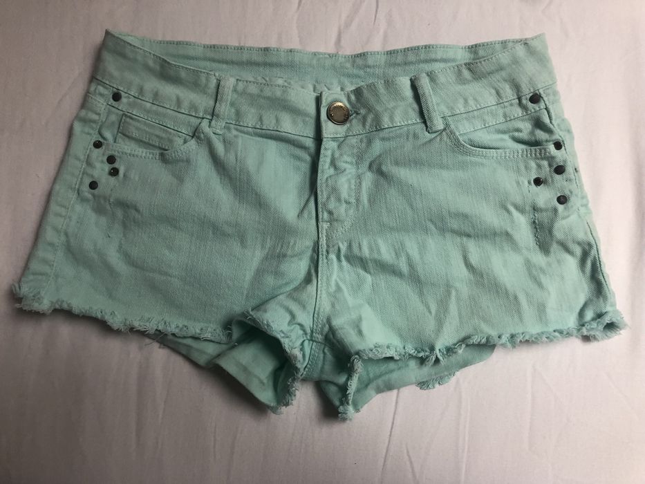 Krótkie spodenki miętowe bershka 152