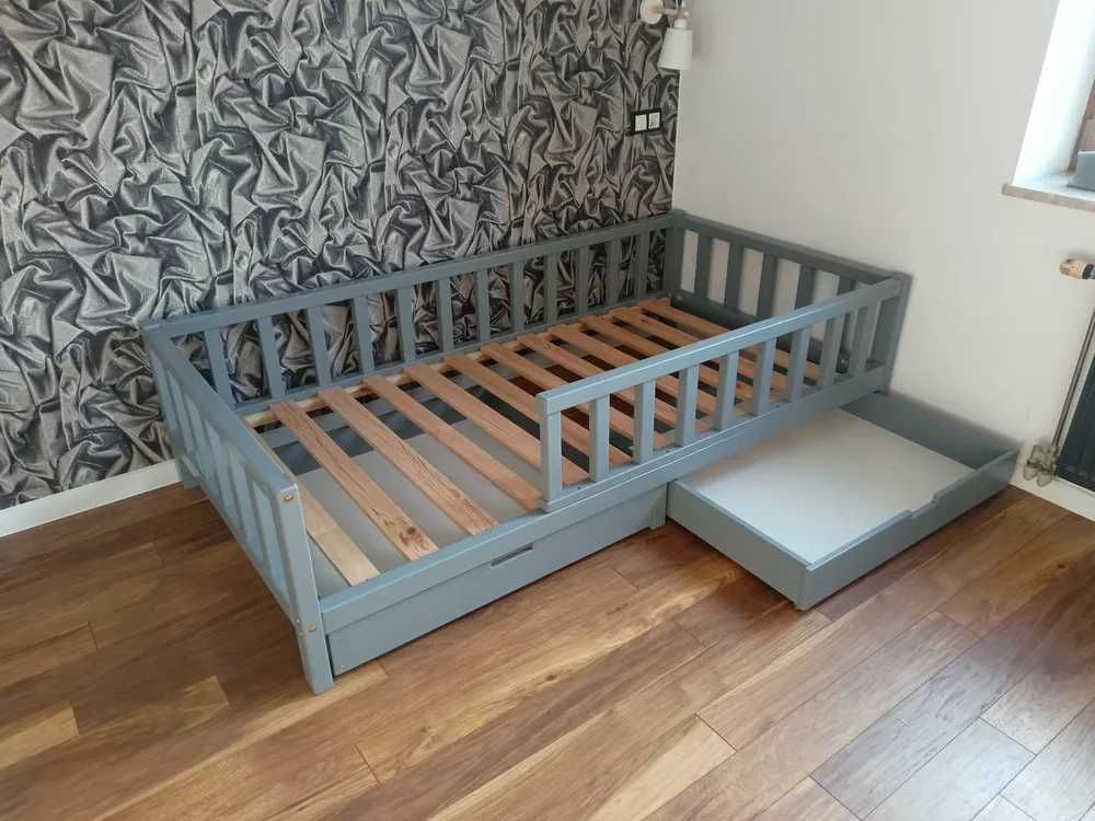 Łóżko klasyczne drewniane