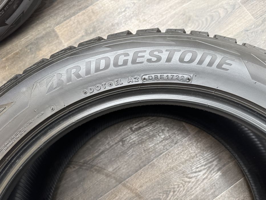 Шини Bridgestone 275/50/R20