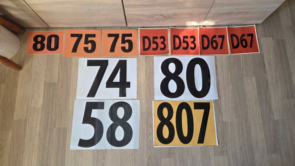 Naklejki szczecińskich linii autobusowych