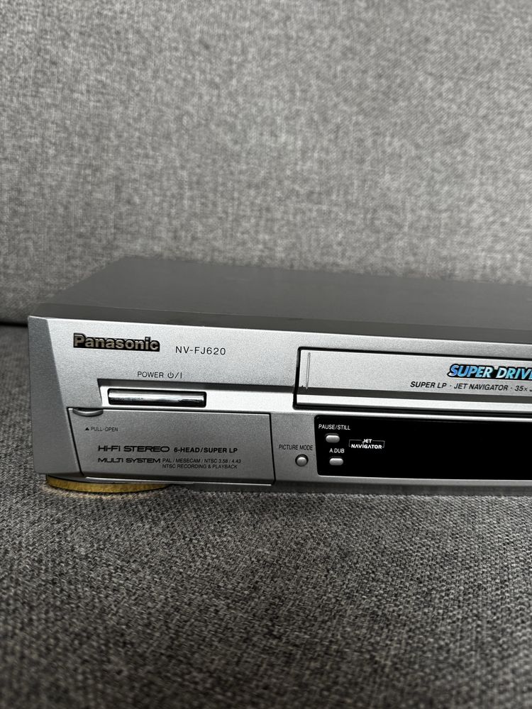 Відеомагнітофон Panasonic NV-FJ620