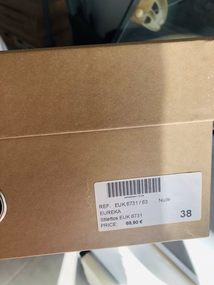 Sapatos novos Eureka tamanho 38