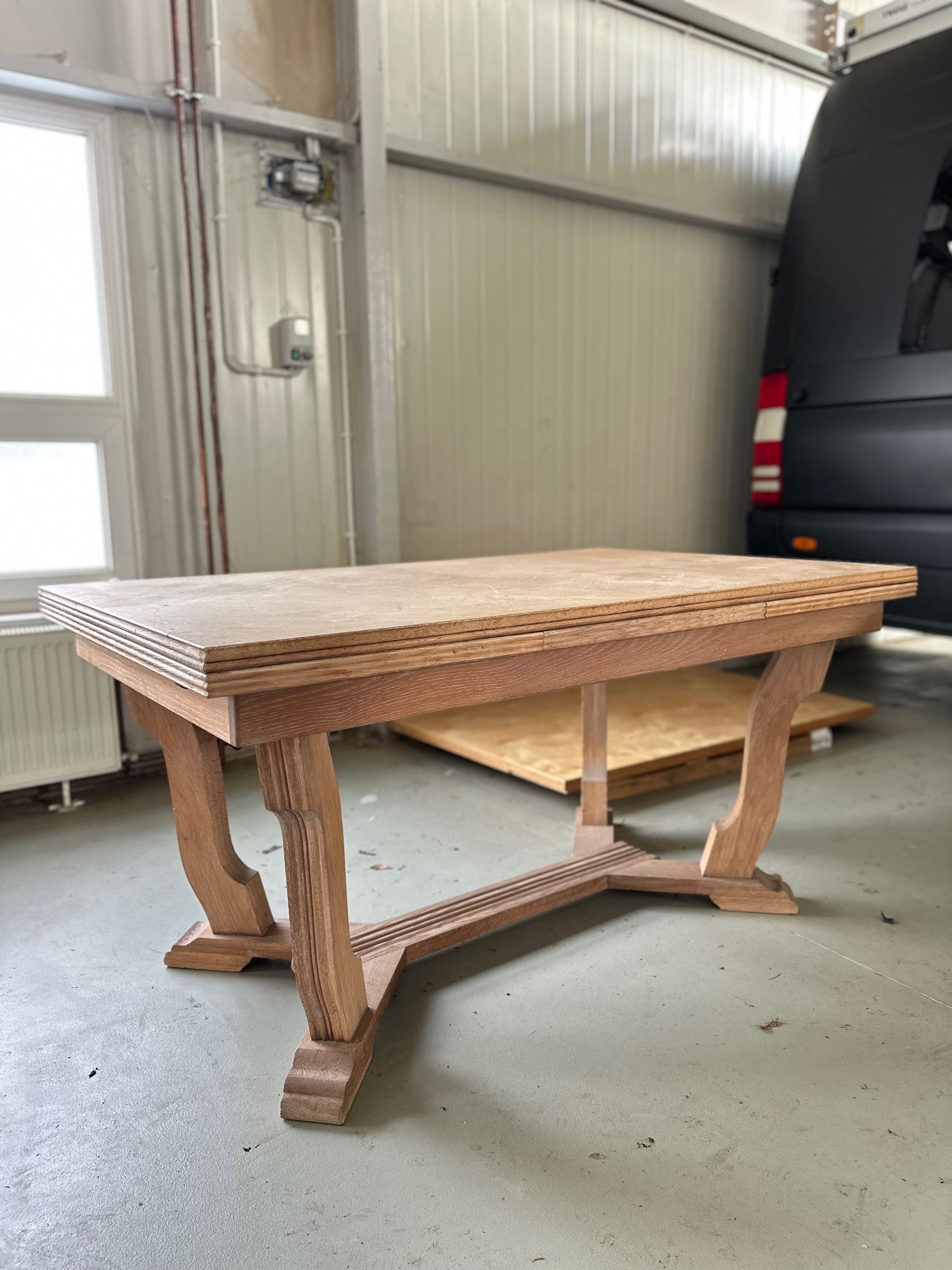 Solidny, drewniany stół – unikatowy design
