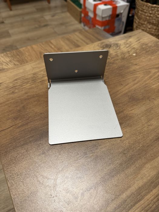 Niewidzialne półki na książki