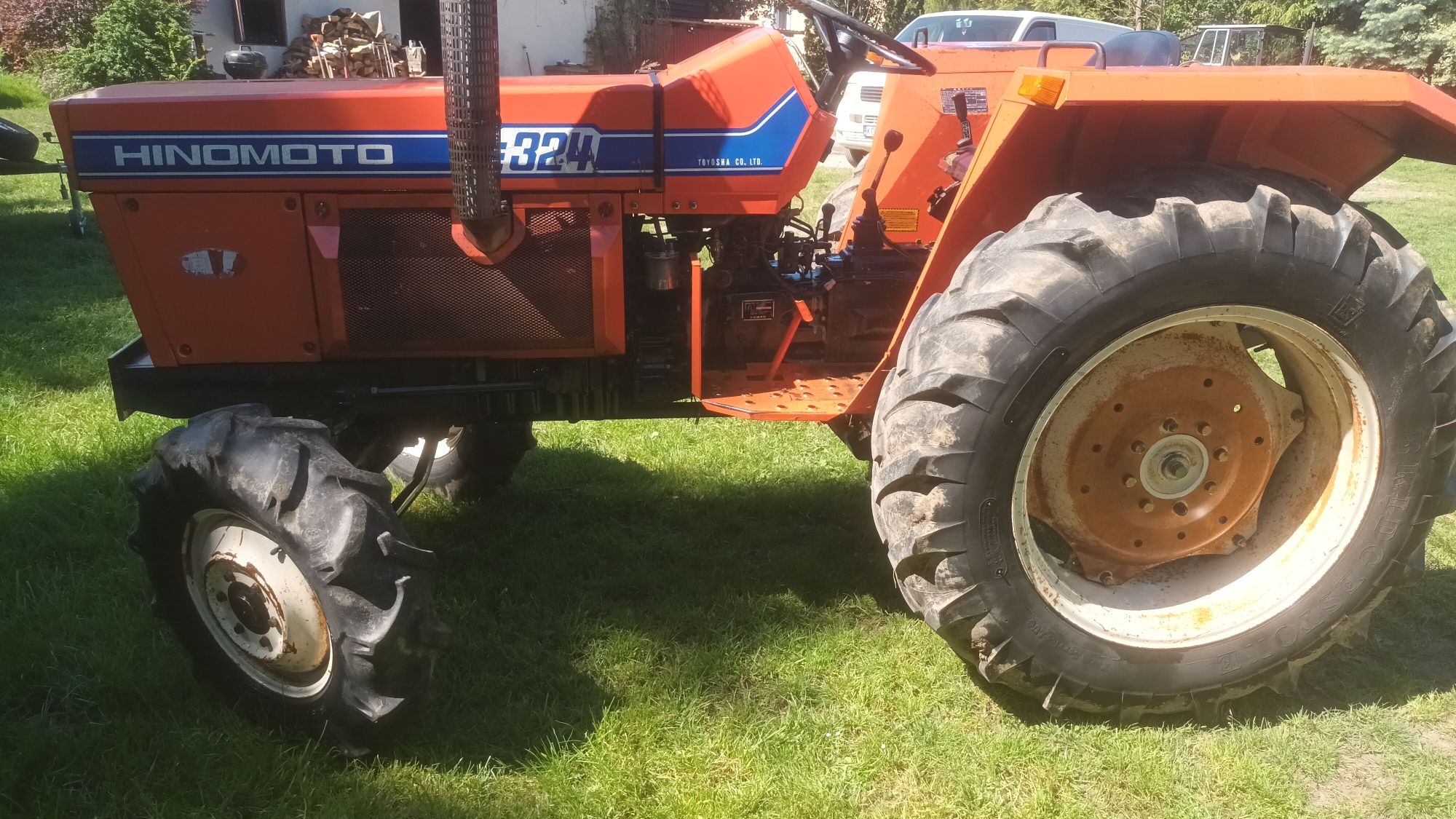 Traktor japoński Hinomoto E324. 4x4