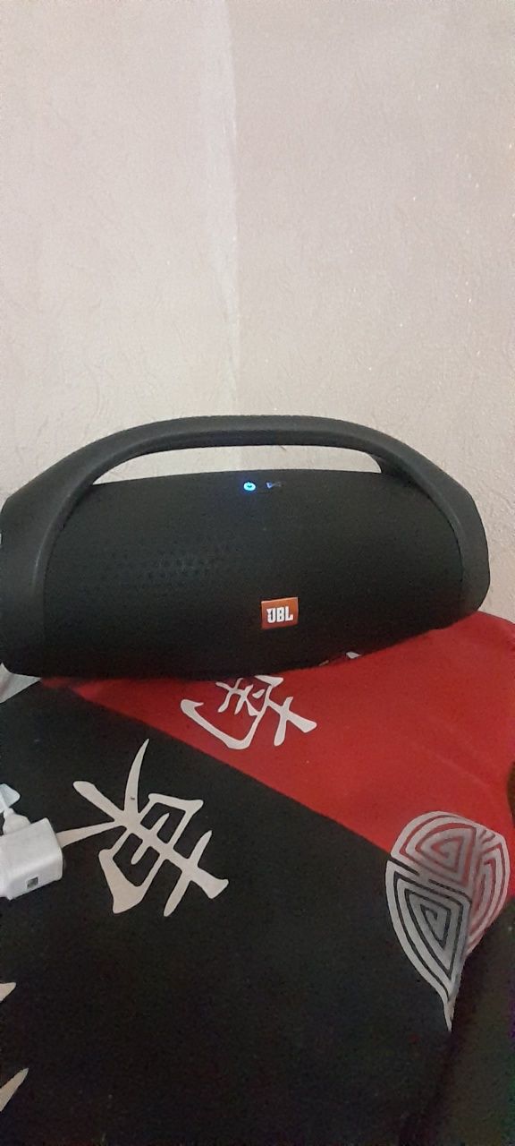 Музыкальная колонка JBL