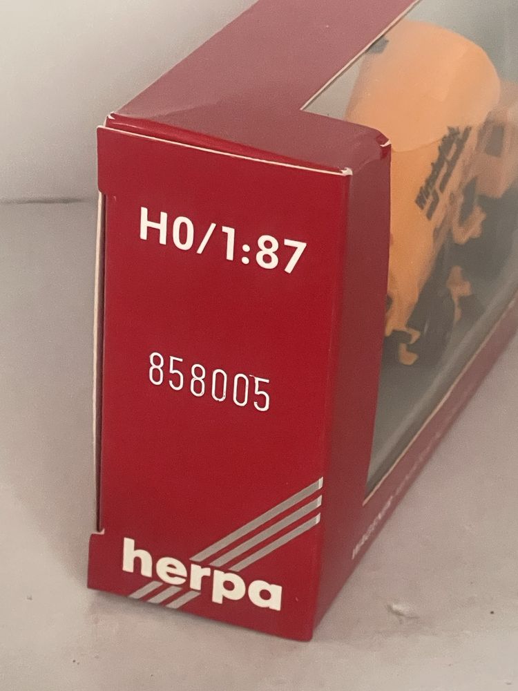 Camião Iveco da Herpa escala H0