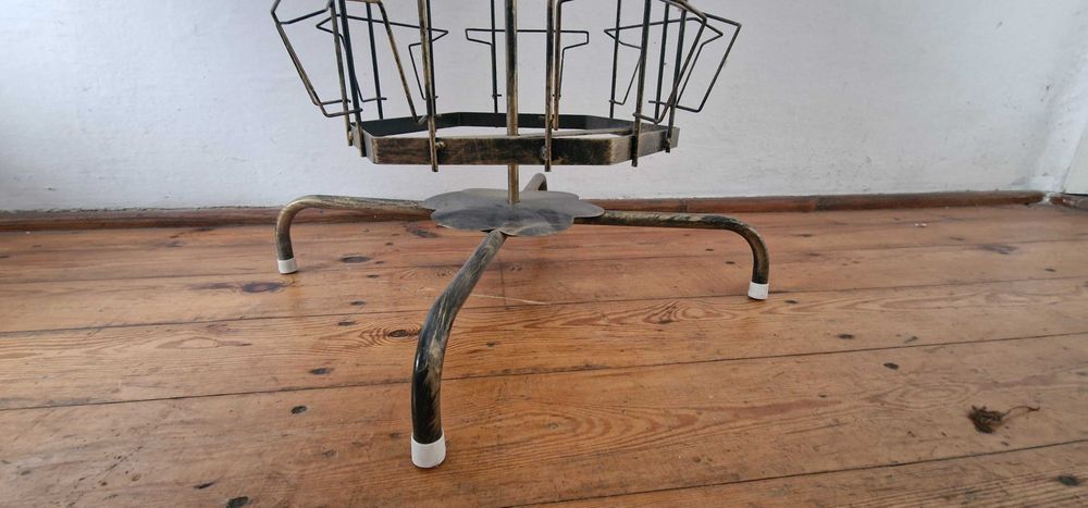 Stojak obrotowy na kartki