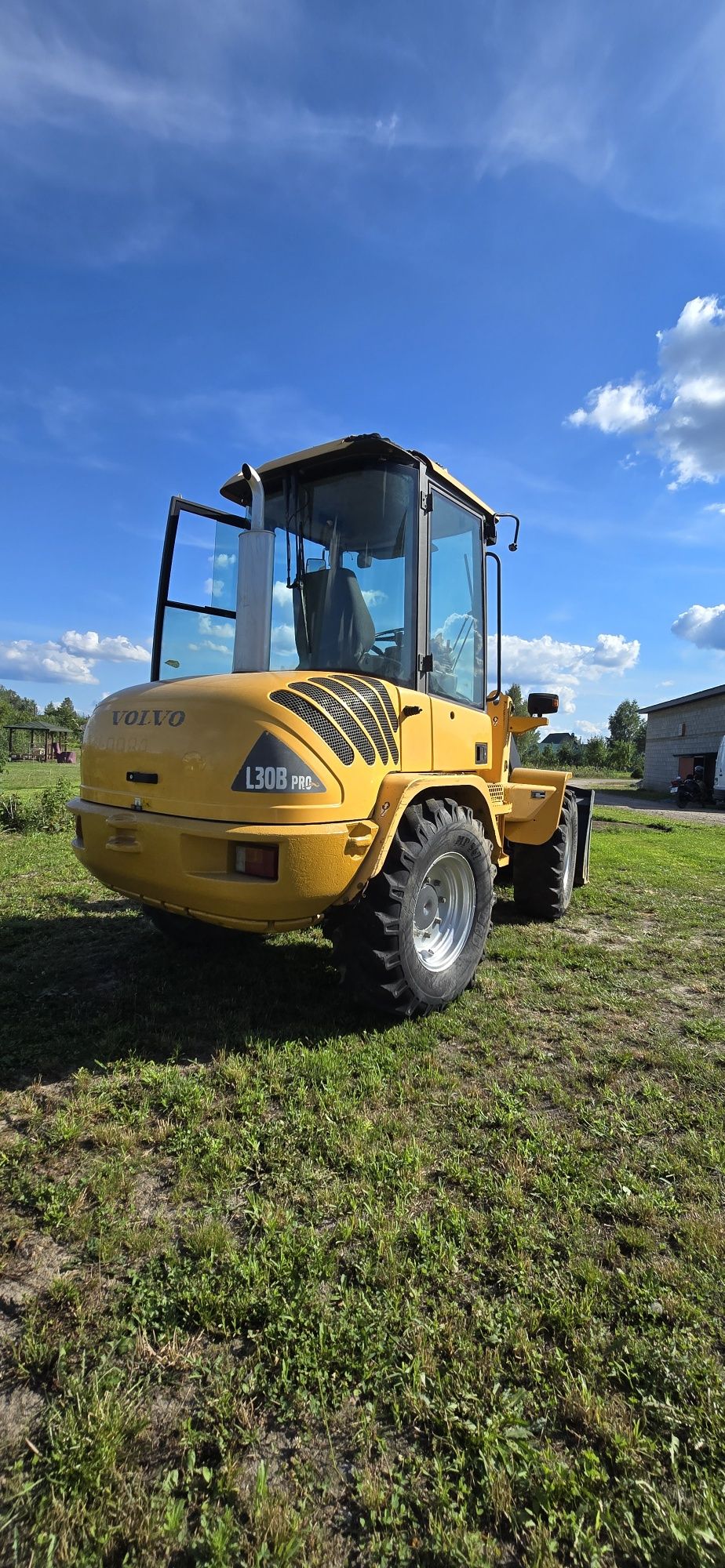 Фронтальний навантажувач Volvo L30
