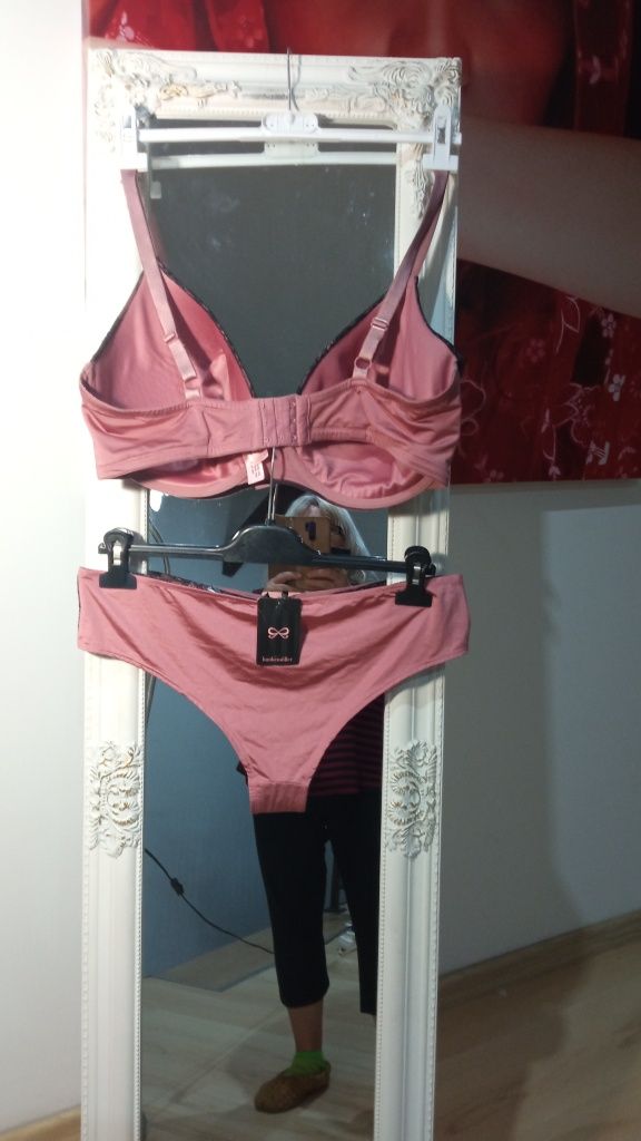 Komplet bielizny damskiej Hunkemōller nowy 85G śliczny ozdobiony koron