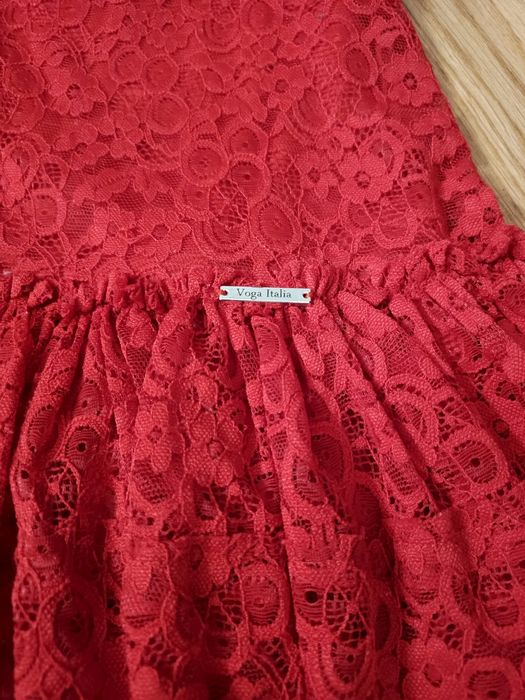 Czerwona, koronkowa sukienka 134/140