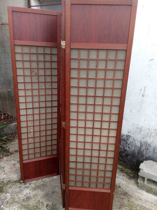 Biombo de 3 folhas em madeira e (papel de arroz??)