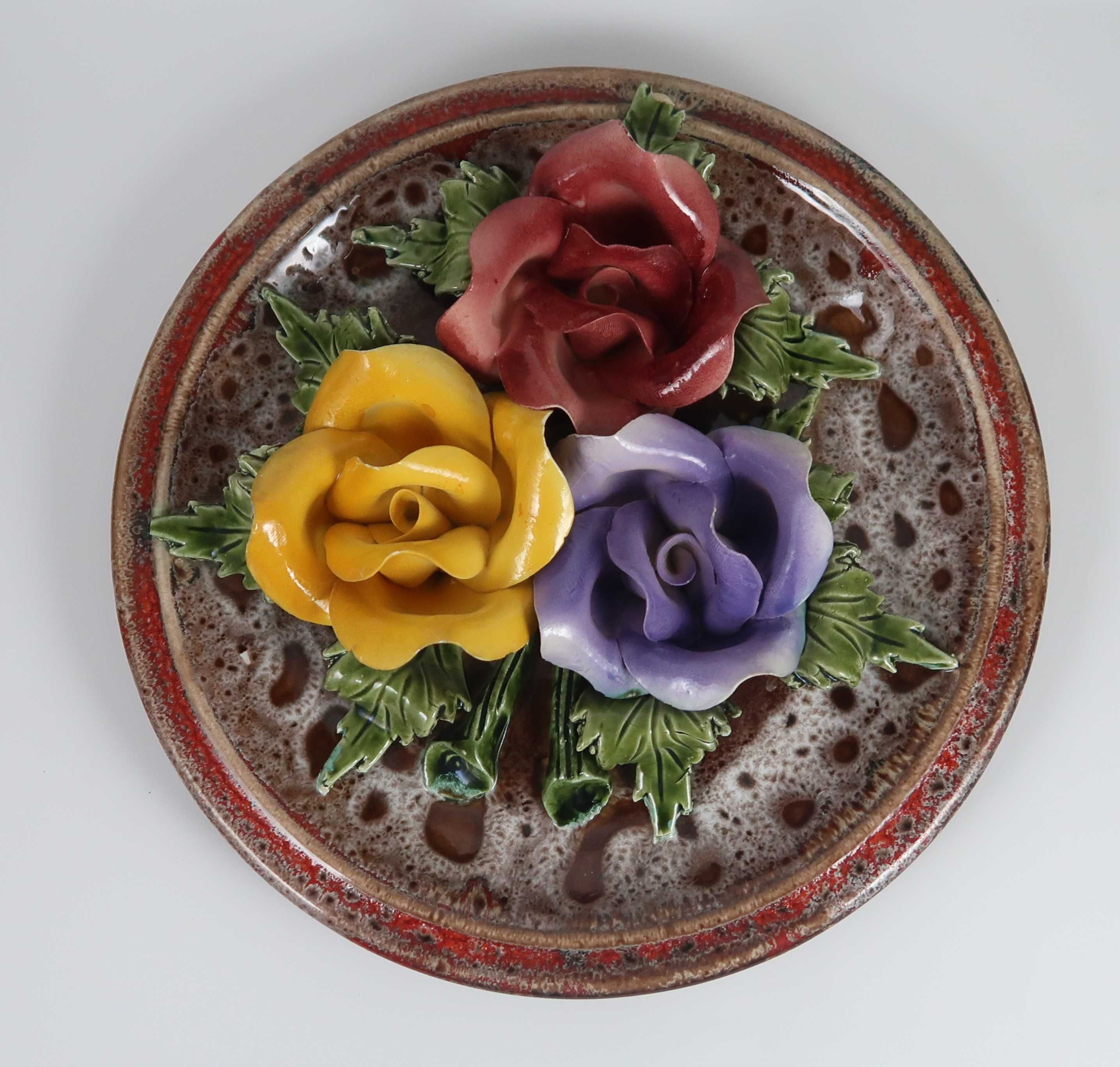 Pratos em Faiança da Caldas - Rosas, CADA