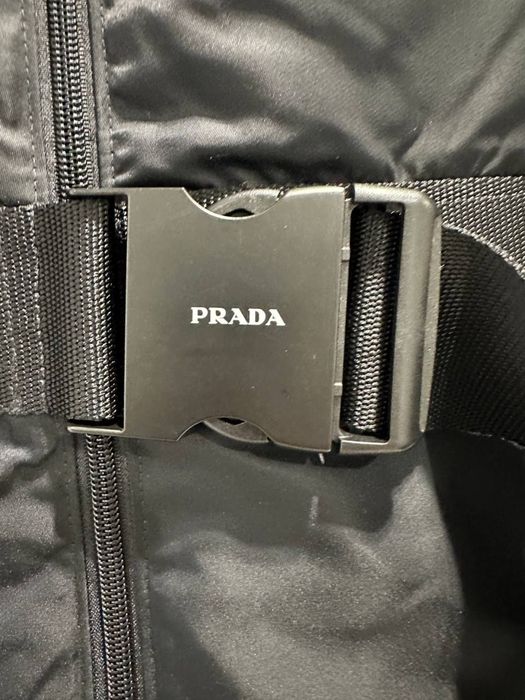 Куртка Prada с утяжкой на талии