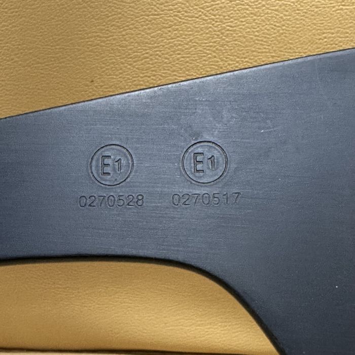 Червоне дерево momo ML38 KBA 70100 1989р до класичних спортивних авто