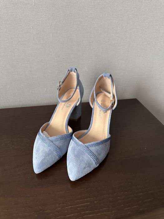 Жіночі туфельки, туфлі на каблучку.