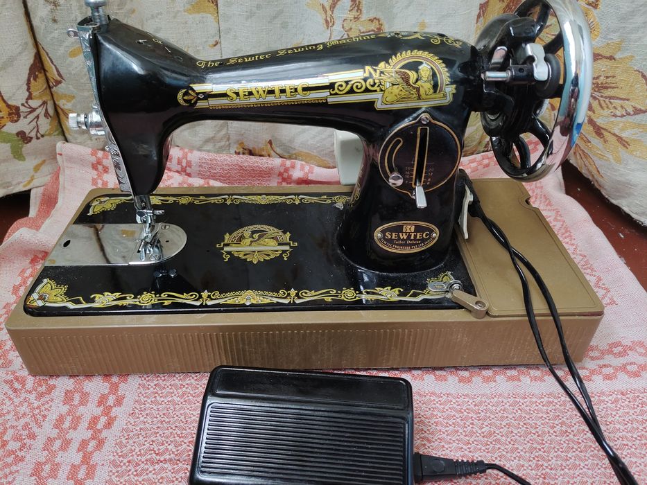 Срочно продам швейную машину