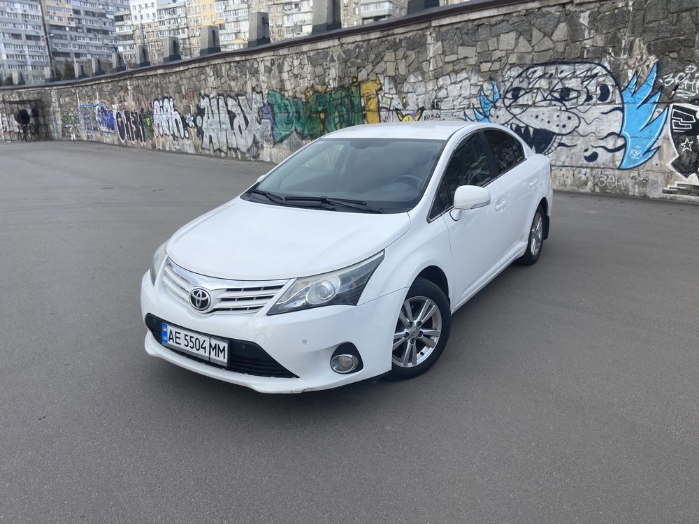 Toyota Avensis 2012