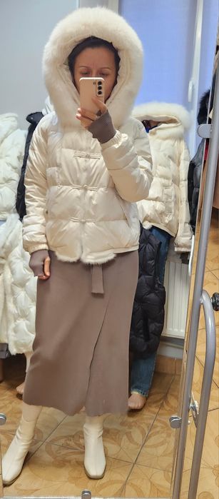 Зимова пухова куртка з капішоном