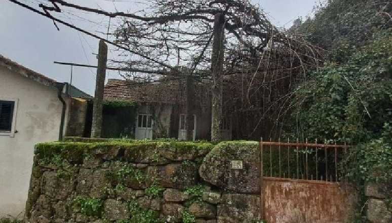 Casa para restauro Eiriz, Paços de Ferreira