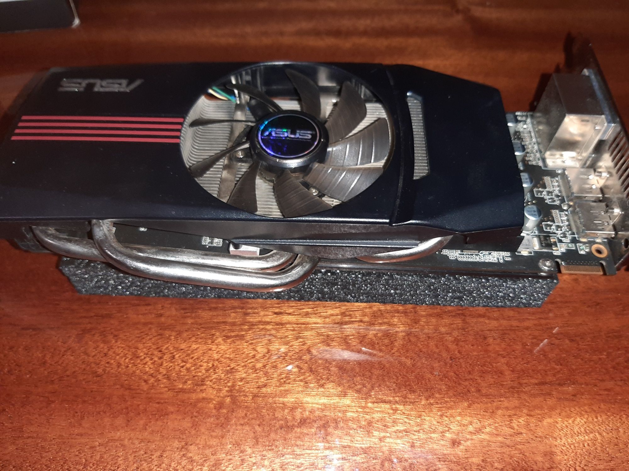 Radeon HD6870 під відновлення, або на запчастини