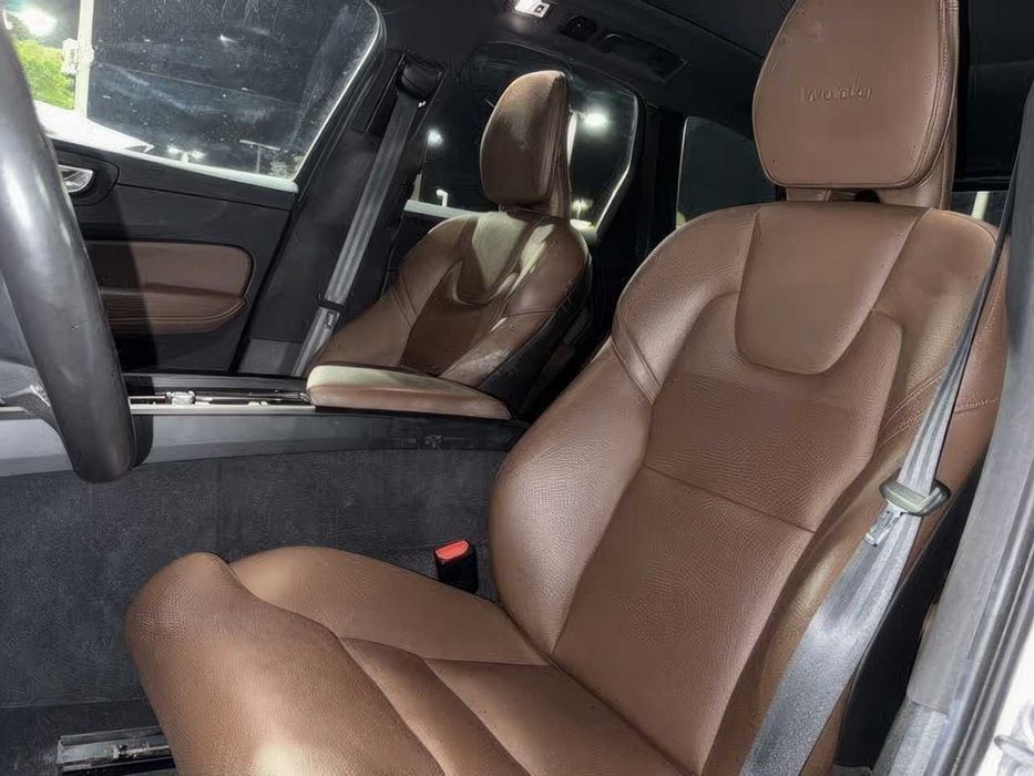 Volvo XC60      2020