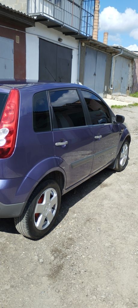 Продам авто Ford Fiesta