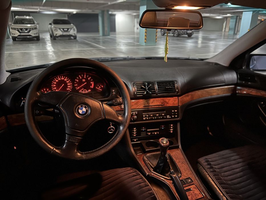 Продам BMW E39 525I