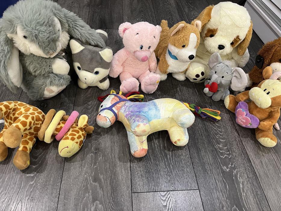 Лот мяких іграшок