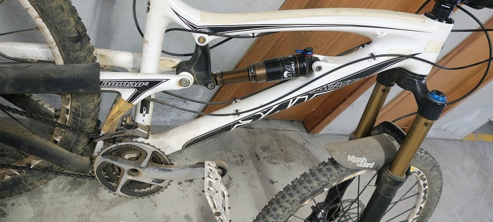 Bicicleta Santa Cruz Nomad Carbono roda 26