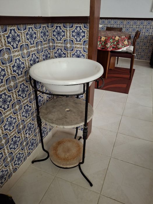 Lavatório vintage com pedra mármore