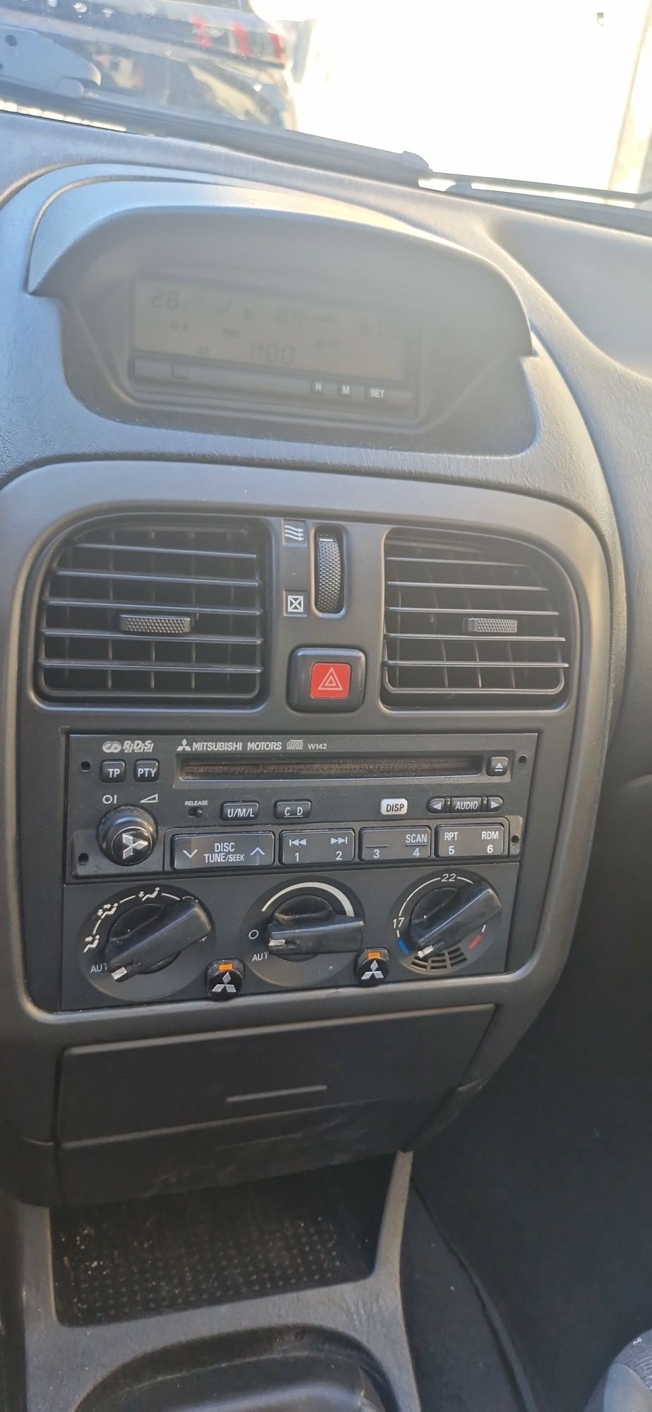 Mitsubishi Carisma versão Confort excelente estado.