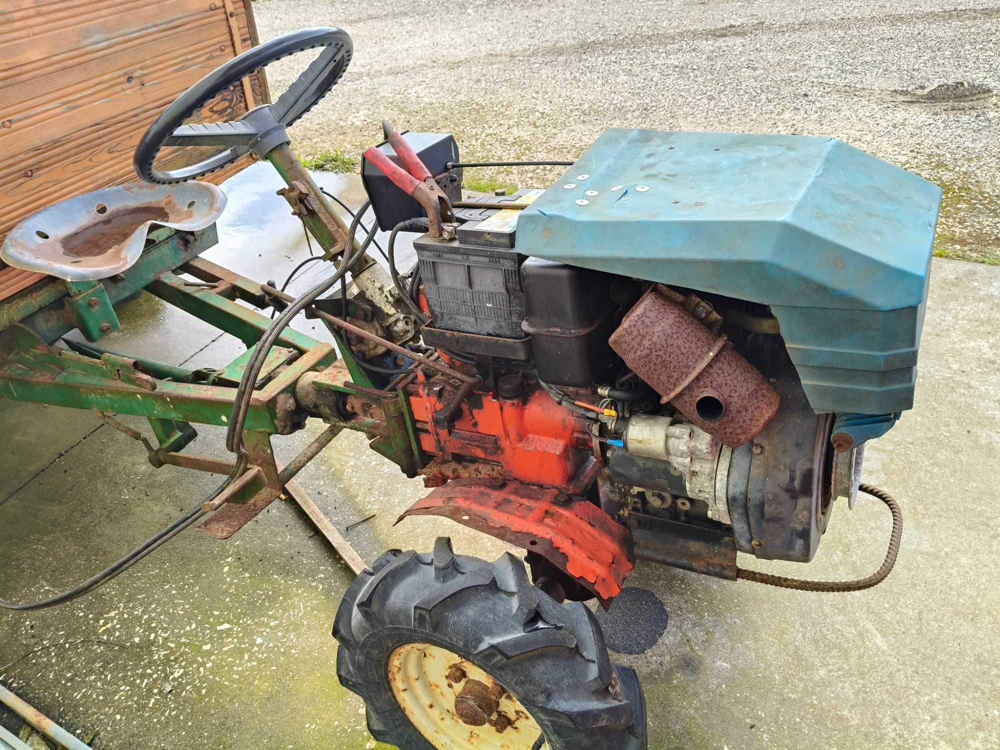 Trator pascoal com motor de arranque