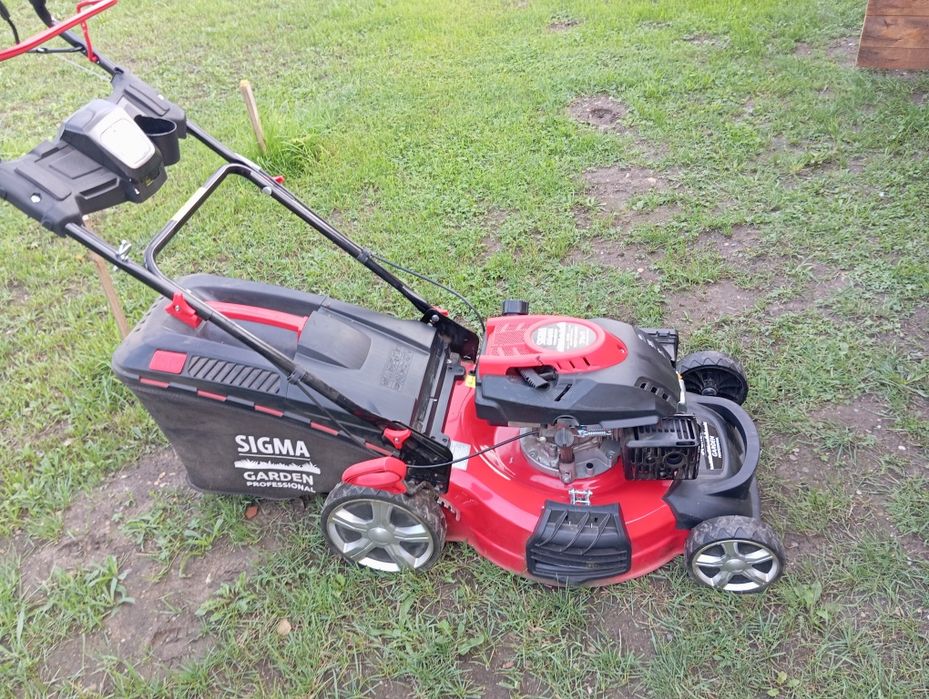 Nowa  kosiarka spalinowa z napędem  duża