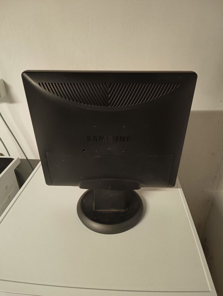 Monitor Samsung 19 cali